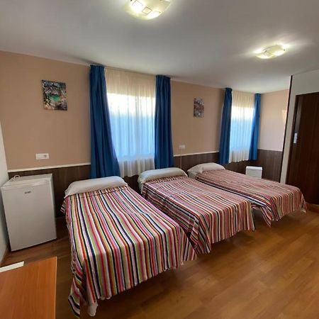 Hostal Urpi-Oklahoma Reus Buitenkant foto