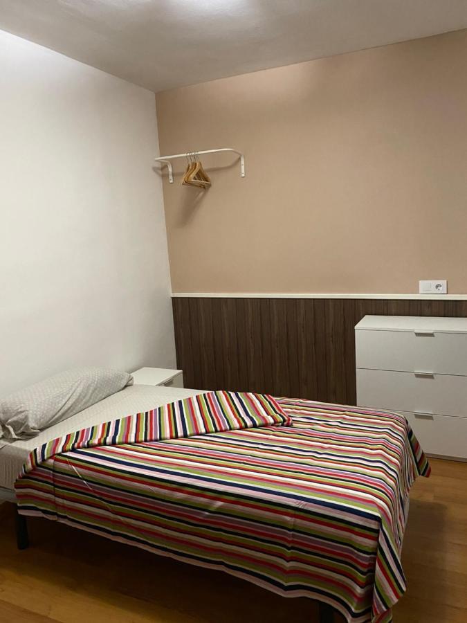 Hostal Urpi-Oklahoma Reus Buitenkant foto