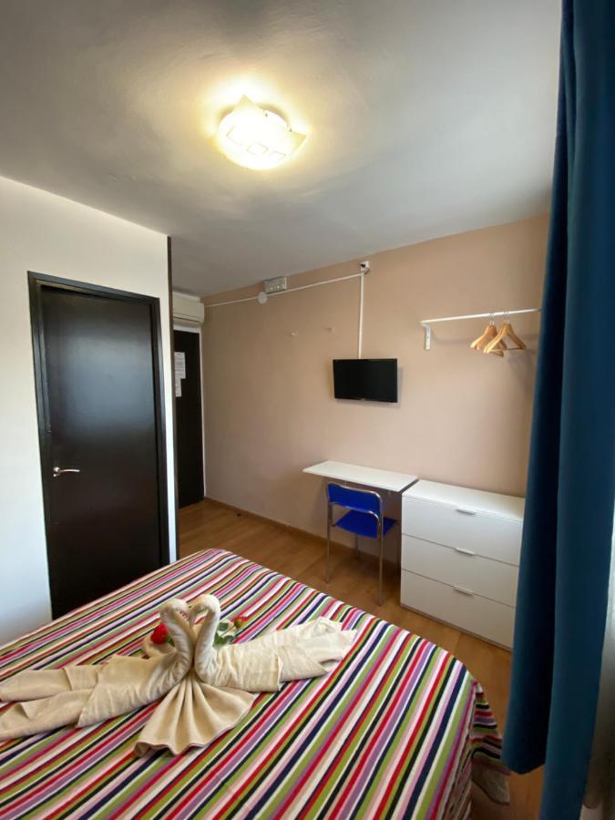 Hostal Urpi-Oklahoma Reus Buitenkant foto